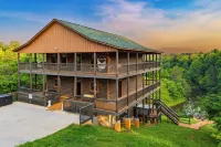Lions Landing by AvantStay Sleeps 12 Hot Tub Game Room Views Near Pigeon Forge