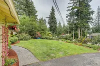 Close to Light Rail! Sammamish Home w/ Hot Tub - 3성급