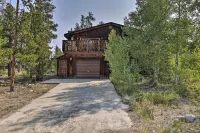Walk to Town: Updated Frisco Cabin w/ 2 Decks! - balcón