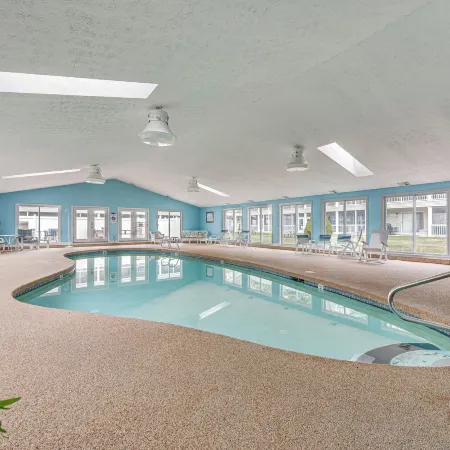 2 Mi to Drakes Island Beach: Condo w/ Porch!