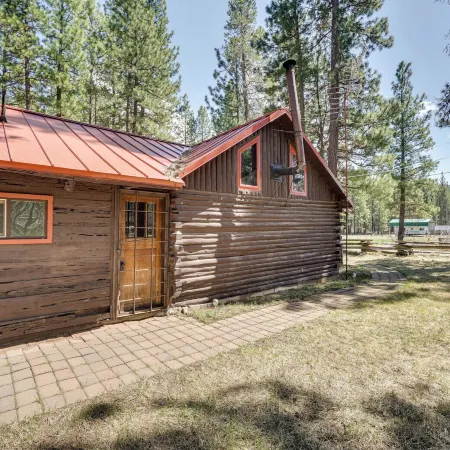 Remote Escape Klamath Falls Cabin by Lake and Hikes