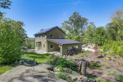 'The Glabin: Garrison Gem w/ Hot Tub & Fire Pit Hotels in der Nähe von Manitoga / The Russel Wright Design Center