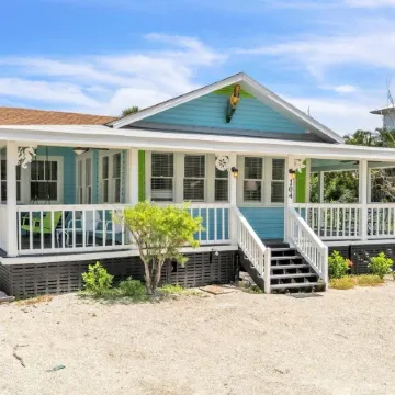 Marmalade Mermaid 3 Bedroom Home by Redawning Отели рядом с достопримечательностью «Пляж Кортес-Бич»