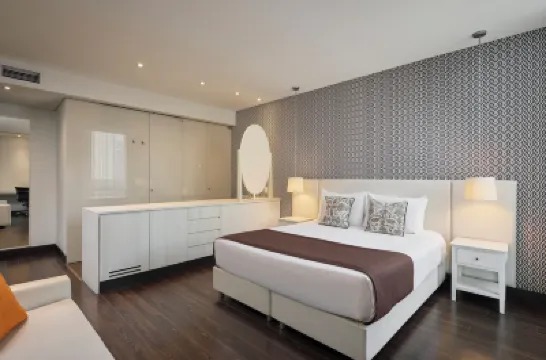 Exe Bacata 95 Hotels near بارك دي لا 93