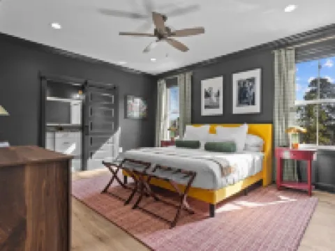 6Br w/ Golf Sim Putting Green Hot Tub Sauna Games Hotels in Pinehurst