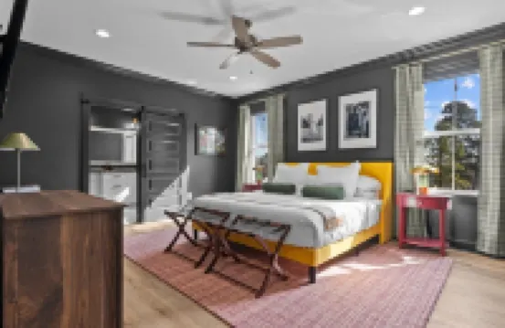 6Br w/ Golf Sim Putting Green Hot Tub Sauna Games