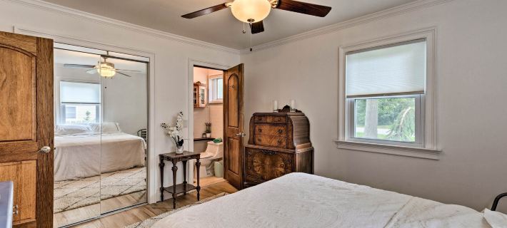 Hamptons Bay Home on Shinnecock Bay w/ Yard! Hotéis em Hampton Bays