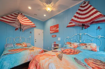 Jamaica Me Happy! OCEAN FRONT CUTIE! Pet Friendly. Super Clean! Wall of windows
