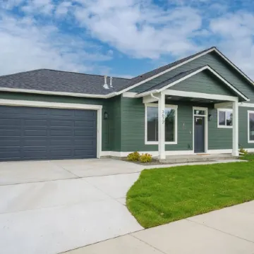 Golf Retreat • Hot Tub, EV Charger & DreamCloud Comfort • New Single-Level Home