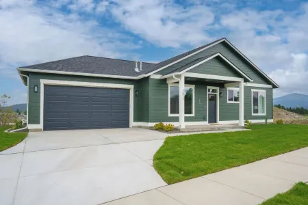 Golf Retreat • Hot Tub, EV Charger & DreamCloud Comfort • New Single-Level Home