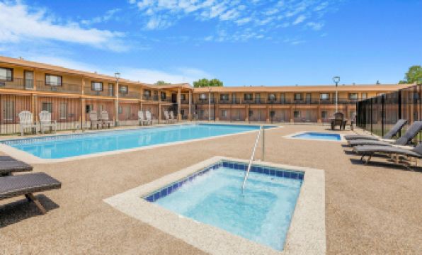 Days Inn by Wyndham Cortez