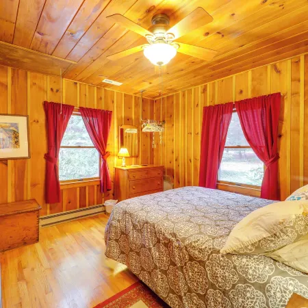 Little Switzerland Cabin w/ Stunning Mtn Views