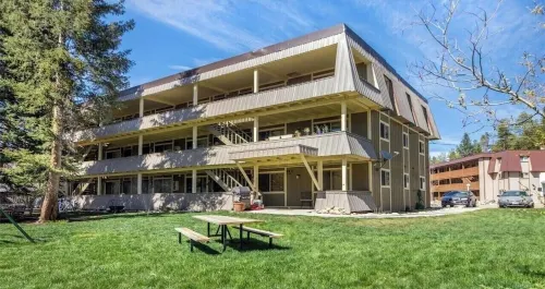 Peaceful condo on river in downtown WP w/ pool