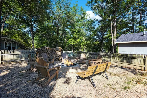 White Oak Landing Spacious 6 Bdr w/ Boat Slip!