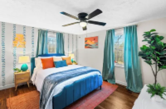 NEW Cozy Secluded Mountain Cabin: Hot Tub with Views, Pets OK, Firepit & Smores