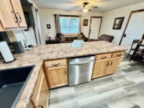 Drew’s Delight - Relax in Comfort!  Modern, Fully Remodeled, No Stairs! 賴特縣酒店