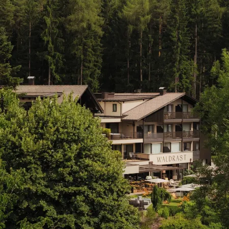 Waldrast - Forestside Living