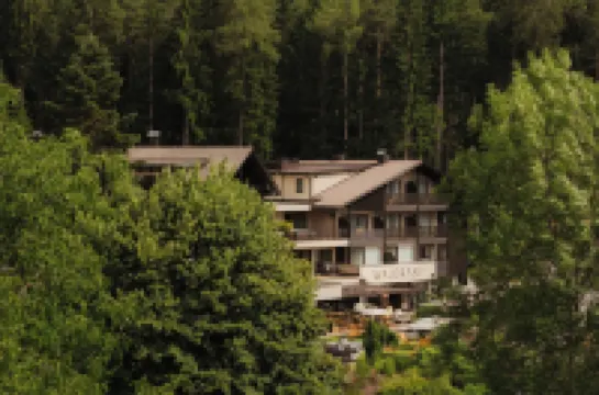 Waldrast - Forestside Living