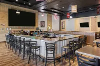 Days Inn & Suites by Wyndham Winkler - bars