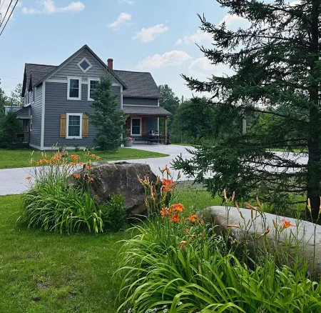 Large House Close to Area Attractions - Large Parking Area -  Copper Ridge Отели в г. Адамс Тауншип