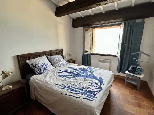 Beachfront villa, terrace and air conditioning, 5 min beach