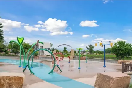 Luxurious getaway near Olde Town Arvada Отели рядом с достопримечательностью «The Well House Assisted & Senior Living of Arvada»