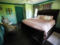 Old Fashioned 1930s Country Cottage Retreat in Plantersville - Near TX Ren Fest Hotels in Grimes County