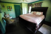 Old Fashioned 1930s Country Cottage Retreat in Plantersville - Near TX Ren Fest