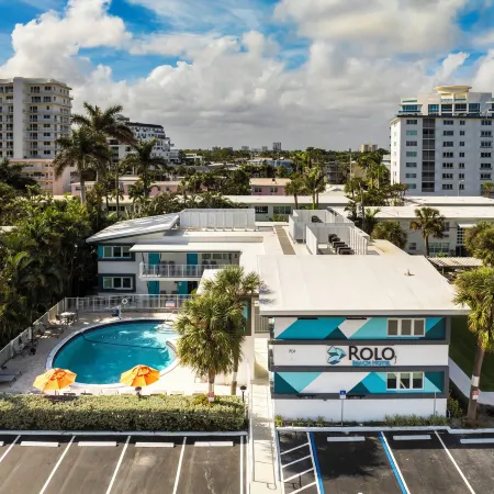 Rolo Beach Hotel Отели рядом с достопримечательностью «Боннет Хаус Музеум & Гарденс»