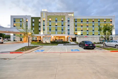 Home2 Suites by Hilton Dallas Addison Отели в г. Аддисон