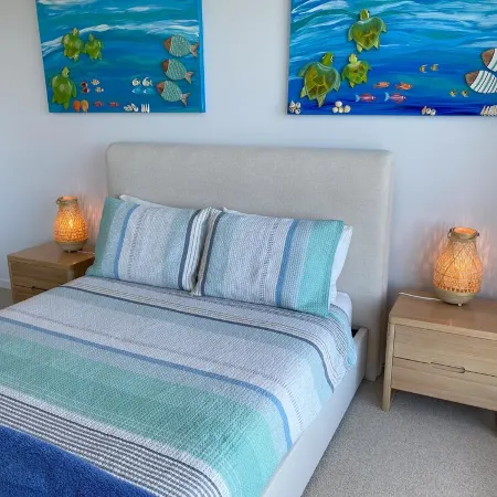NEW BEACH Luxury 3B 2B unit - Ocean Views!  250m to Buddina Beach!