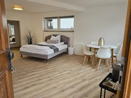 Die Alte Apotheke / Apartment Nr.2 / Das "labor" Отели в г. Байрсброн