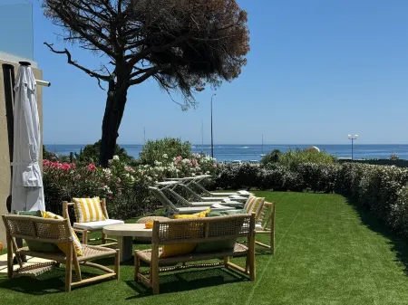 Charming house facing the sea