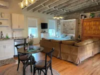 Tranquil In-Town Garden Carriage House, No pet fee