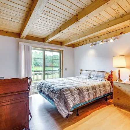5 Mi to Jay Peak Resort: Cabin w/ Pond Access! Ξενοδοχεία στην πόλη Jay