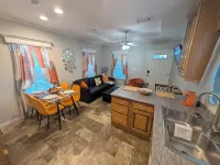 Citrus Lodge. 70" TV. Patio, Quiet,Private Patio & Free Parking Hotels in Orange City