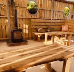 Country Cottage, private hot tub, sauna, outdoor room with stove. Peaceful& calm