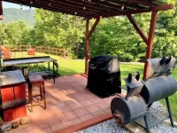Private Log Cabin in woods, Fenced, Mountain Views
