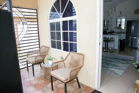 Cozy home away from home located 40mins from Kingston's International Airport.