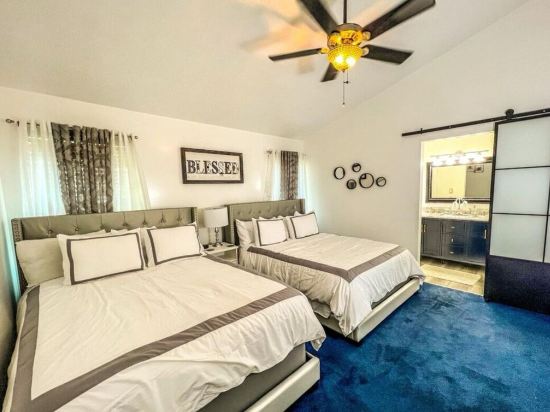 Charming 3-bedroom townhome in fabulous Virginia Beach with WiFi, AC