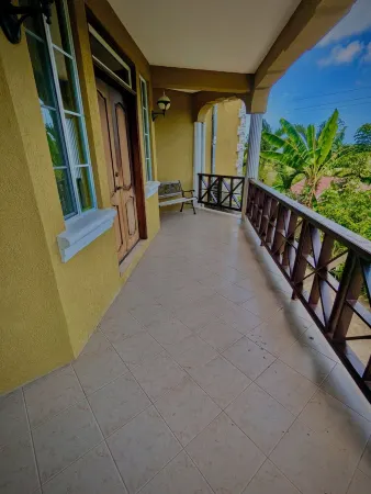 Spacious 1-Bedroom Apartment #1 | 5 Minutes to SGU Отели рядом с достопримечательностью «Calliste Government School»