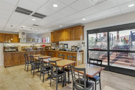 Best Western Plus Canyonlands Inn Отели рядом с достопримечательностью «Museum of Moab»