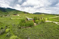 Beautiful original log cabin, minutes from Garden City and Bear Lake beaches.