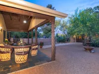 Hopdown, Southwest Design in Horse country w/guests house and pool