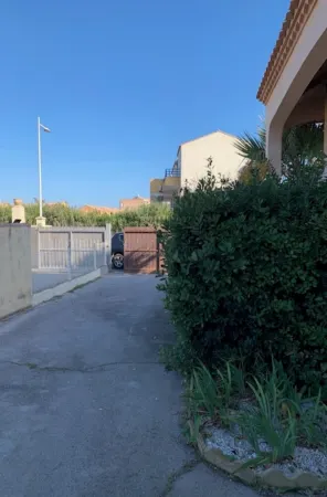 VILLA POSEÏDON FRONTIGNAN PLAGE Отели в г. Фронтиньян