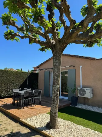 Air-conditioned house with pool, Le Laurier du Golf Отели в г. Монбуше-Сюр-Жаброн