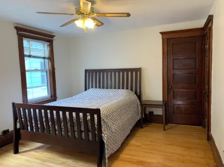 Spacious 3-bedroom apartment with WiFi, AC in amazing Everett Отели в г. Эверетт