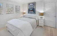 Charming 2-bedroom house on Chappy with pool, Tennis, pickleball, WiFi and AC