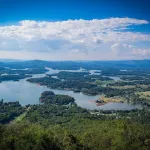 Cozy cottage with stunning lake & mountain viewsNo lake access