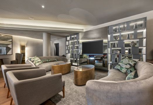 힐튼 포르토 가이아 수영장